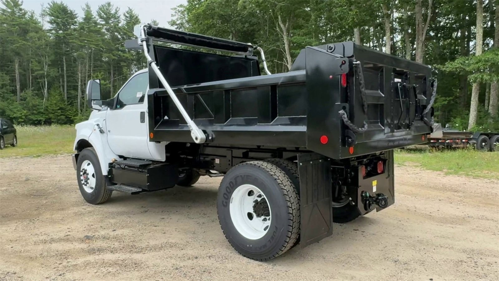 2025 Ford F-650 SuperCab photo 2