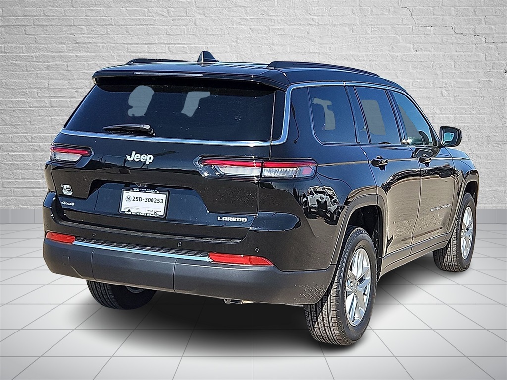 2025 Jeep Grand Cherokee Laredo photo 4