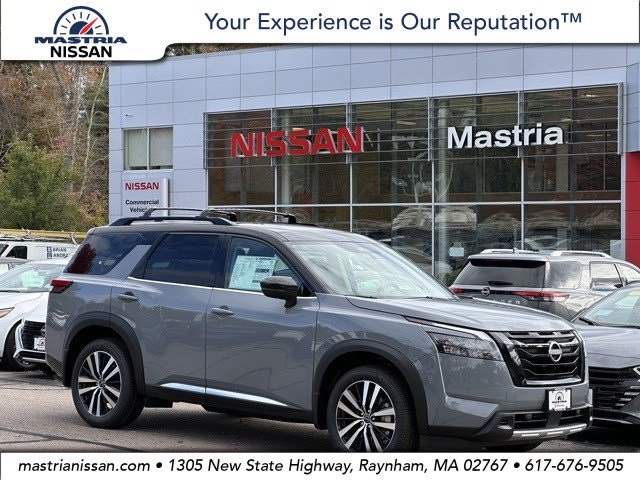 2025 Nissan Pathfinder Platinum's photo
