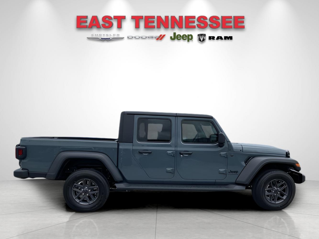 2025 Jeep Gladiator Sport S photo 2