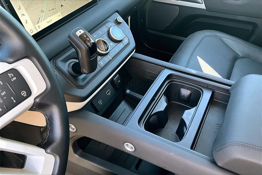 2024 Land Rover Defender 110 S photo 13