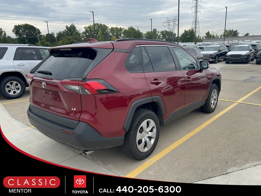 2019 Toyota RAV4 LE photo 2