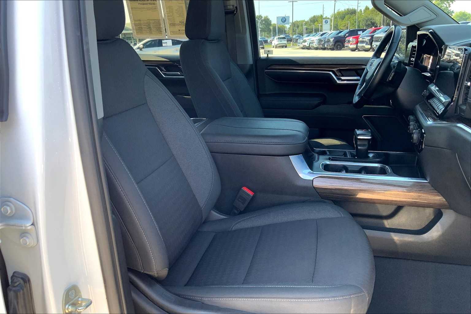 2023 Chevrolet Silverado 1500 RST photo 8