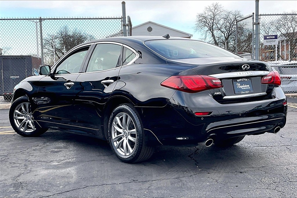 2019 INFINITI Q70 - Image 9