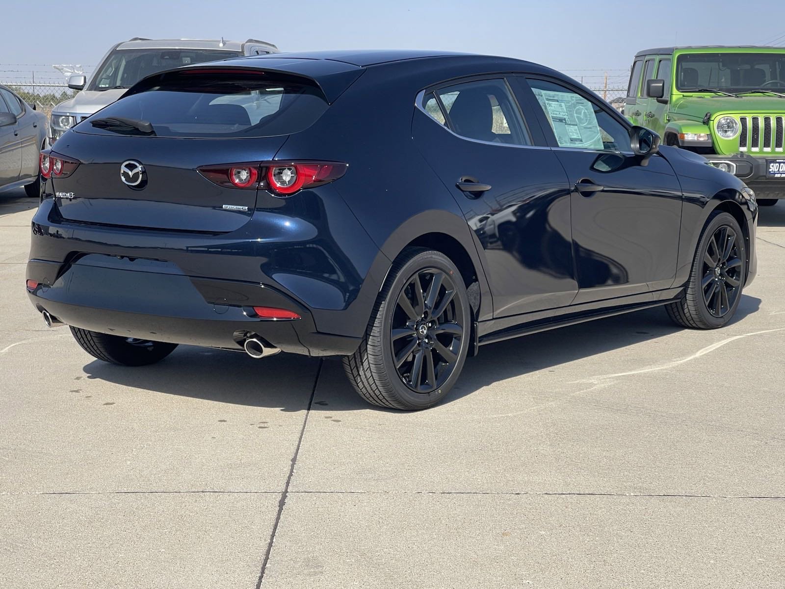 2025 Mazda Mazda3 2.5 Select Sport photo 11