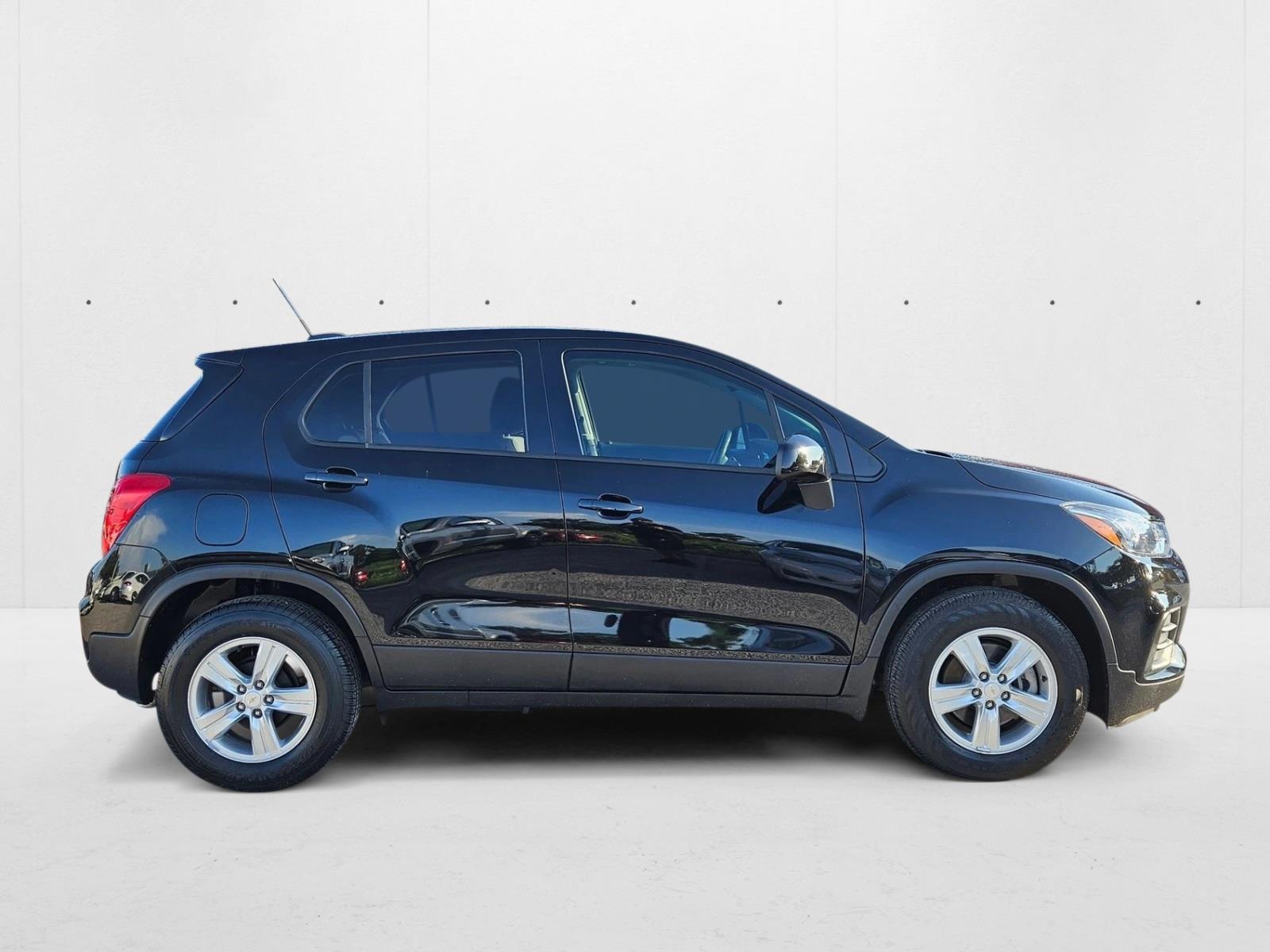 2022 Chevrolet Trax LS photo 4