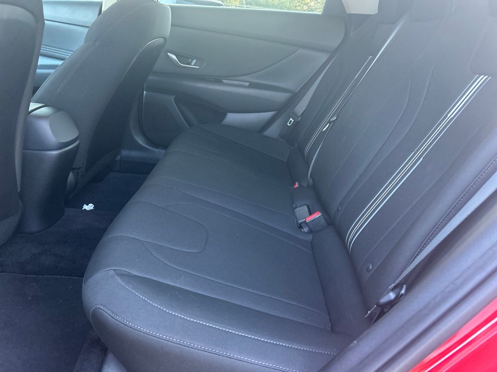 2022 Hyundai Elantra SEL Convenience photo 19