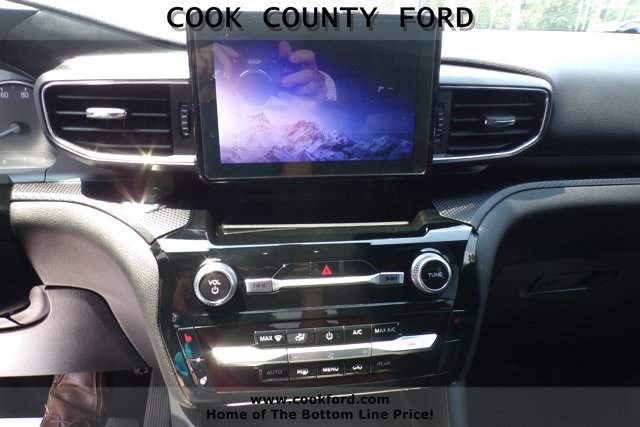 2024 Ford Explorer ST-Line photo 2
