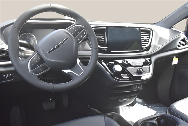 2025 Chrysler Pacifica photo 13