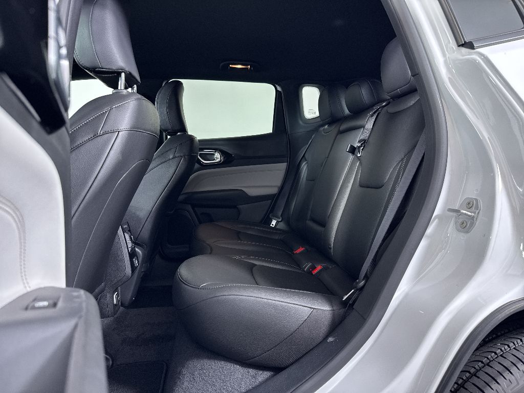2025 Jeep Compass Limited photo 19