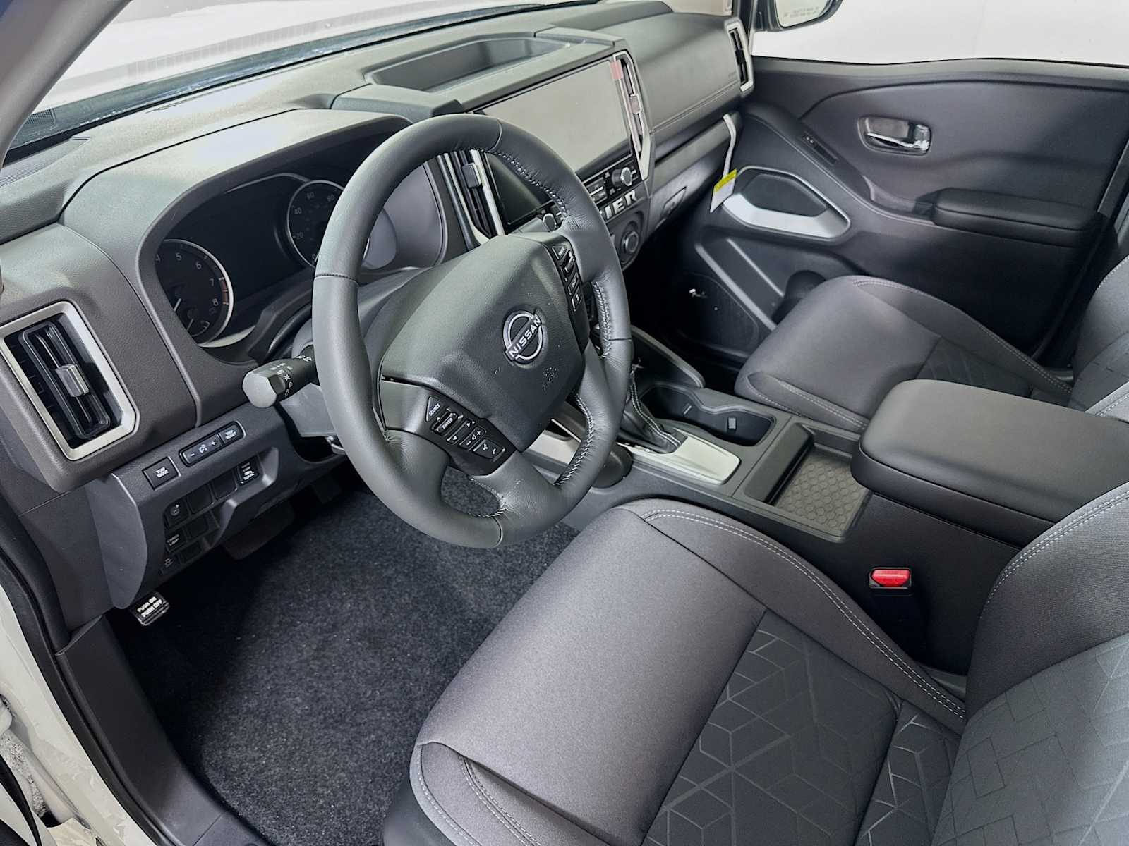 2025 Nissan Frontier SV photo 7