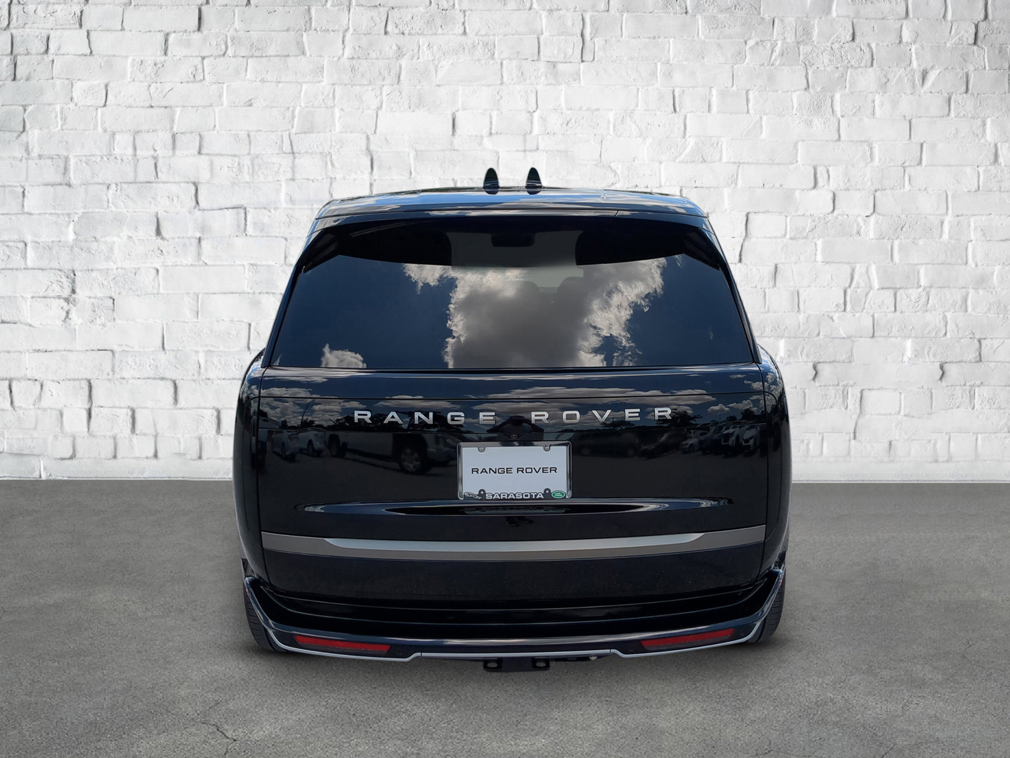 2025 Land Rover Range Rover SE photo 3