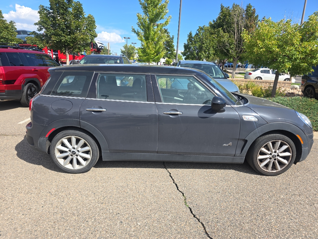 2017 Mini Clubman Base S ALL4 photo 2