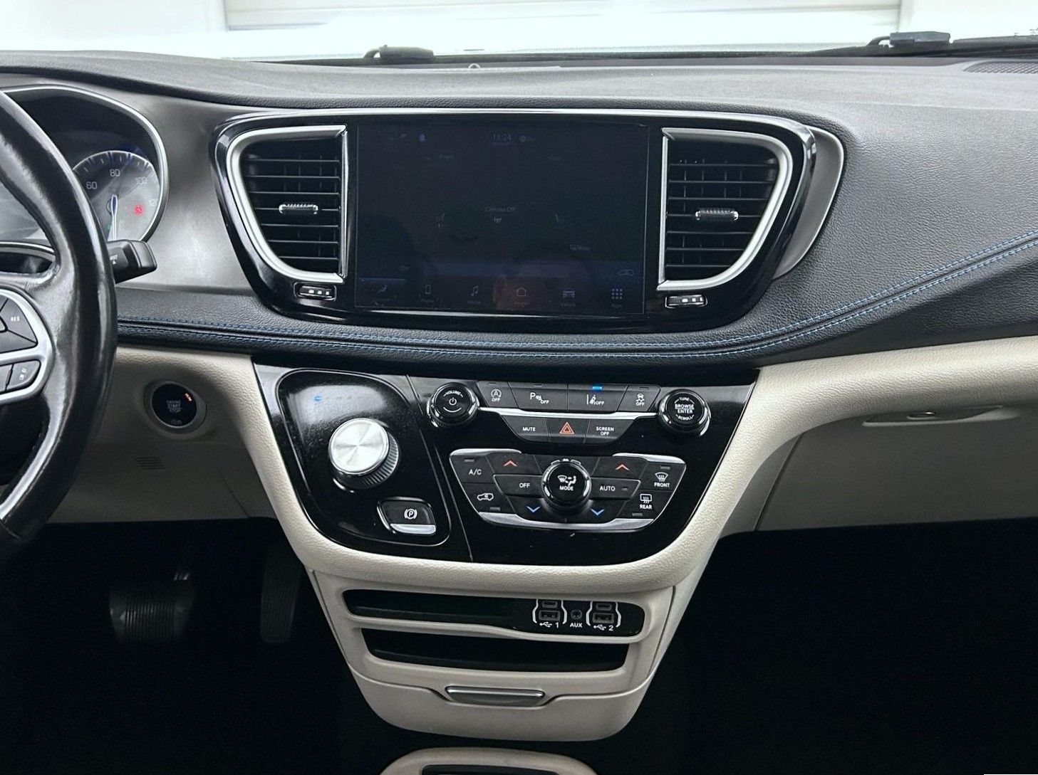 2021 Chrysler Pacifica Touring L photo 12