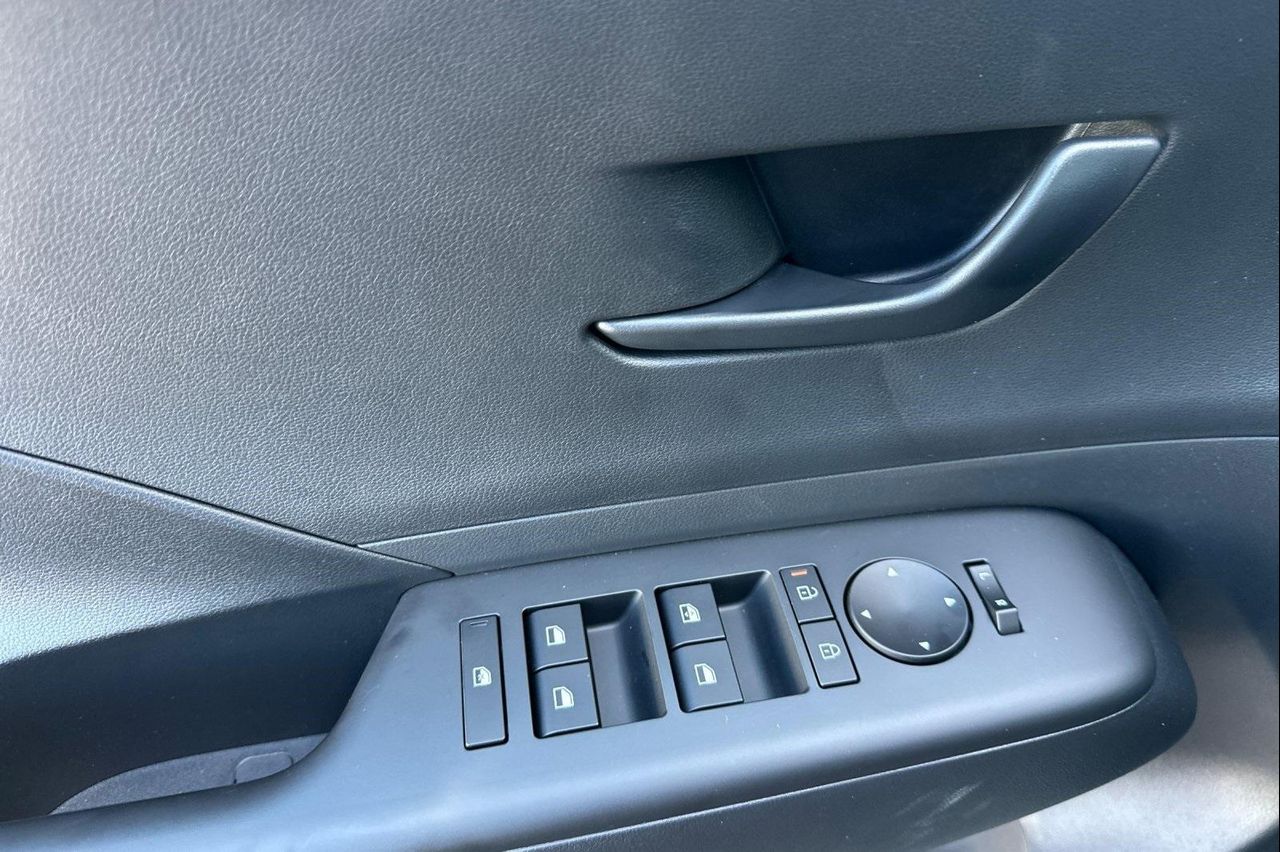 2025 Hyundai Kona SEL photo 11