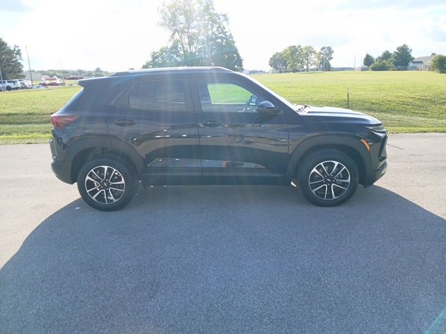2025 Chevrolet Trailblazer LT photo 4