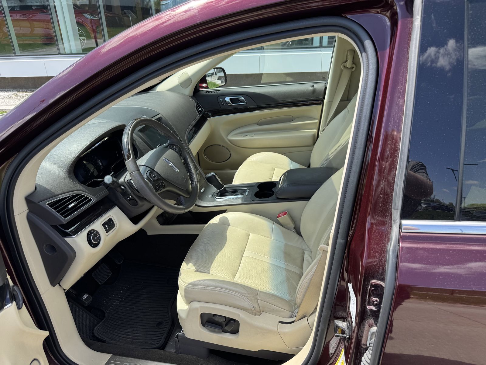 2019 Lincoln MKT Reserve photo 5