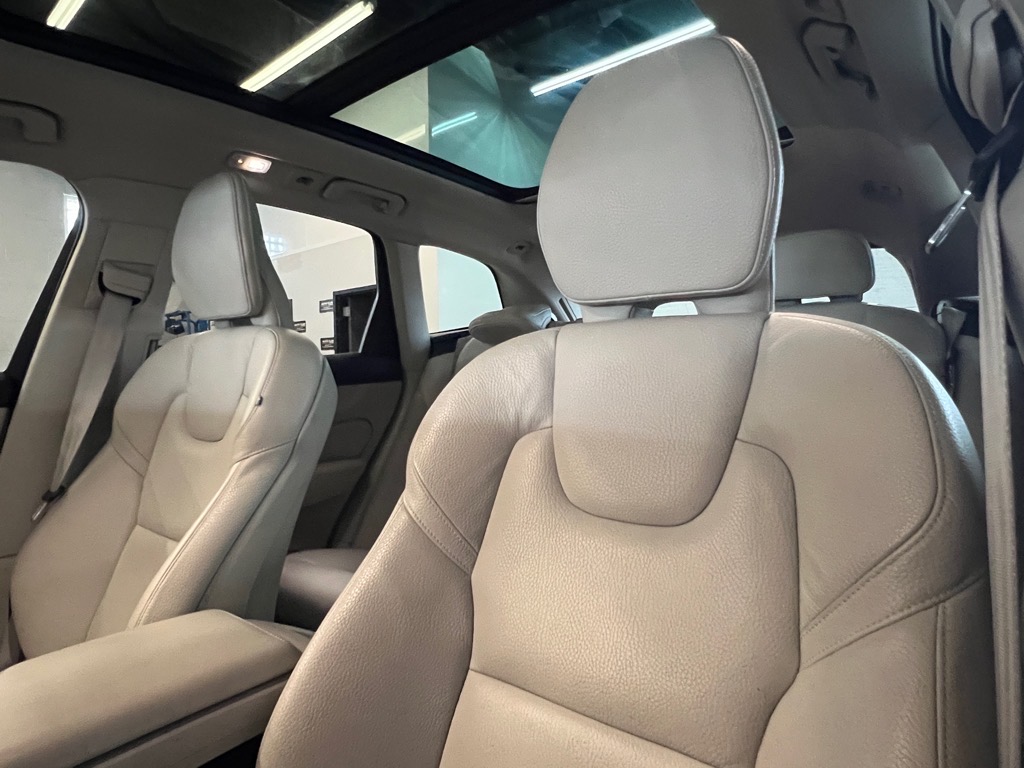 2023 Volvo XC60 B5 Plus photo 14