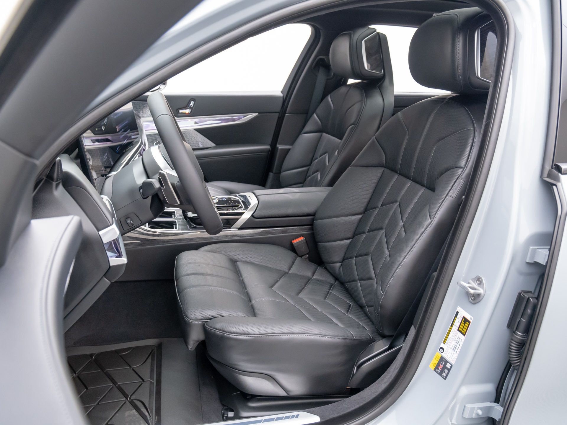 New 2025 Brooklyn Grey Metallic BMW 750e xDrive image 16