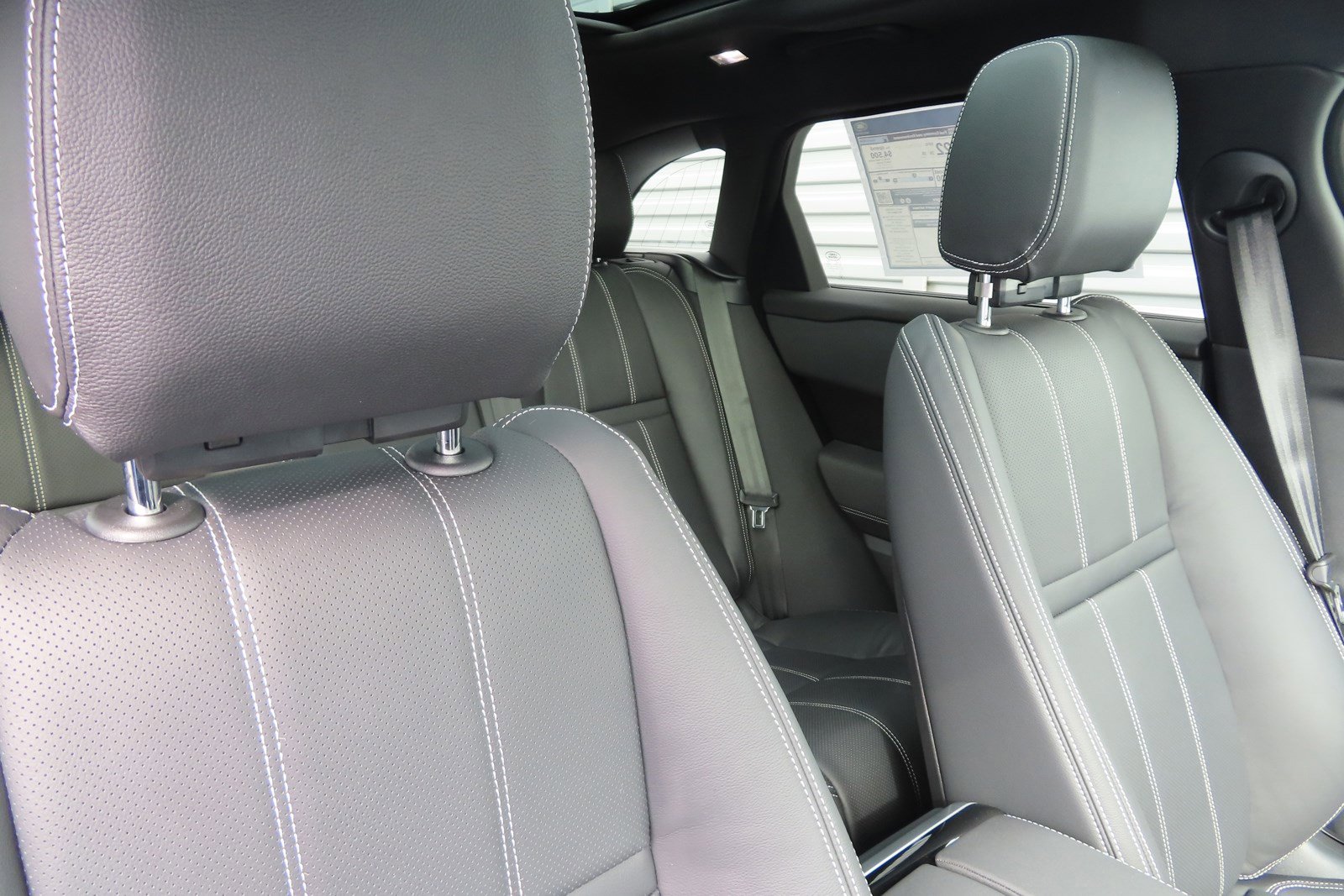 2023 Land Rover Range Rover Velar R-Dynamic S photo 4