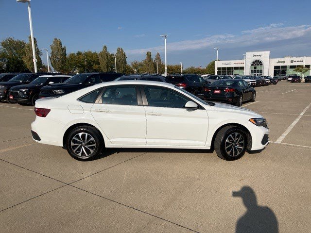 2024 Volkswagen Jetta S photo 4
