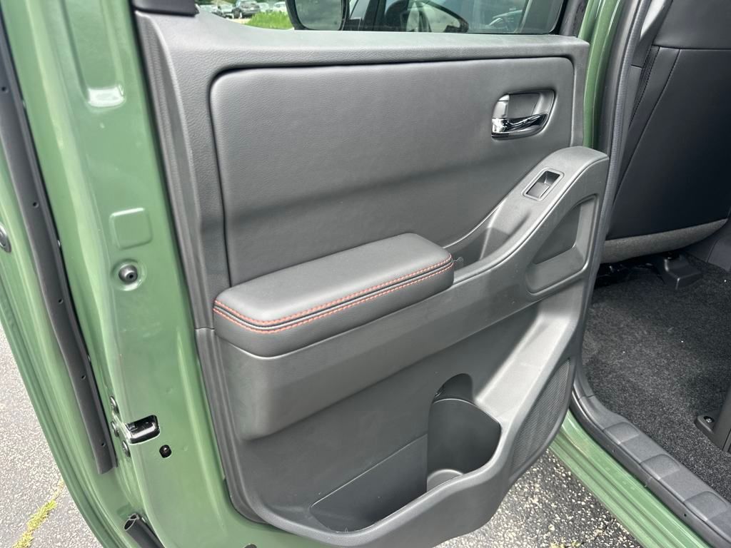 2025 Nissan Frontier PRO-4X photo 15