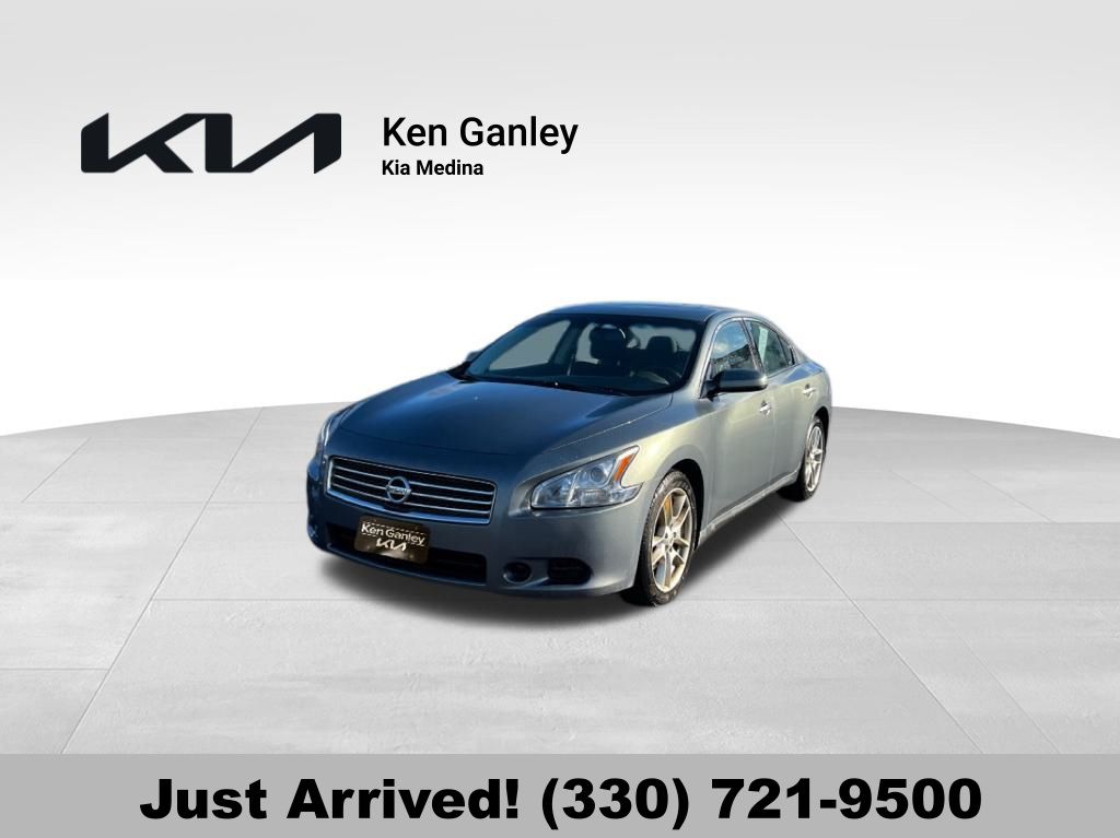 2010 Nissan Maxima SV's photo