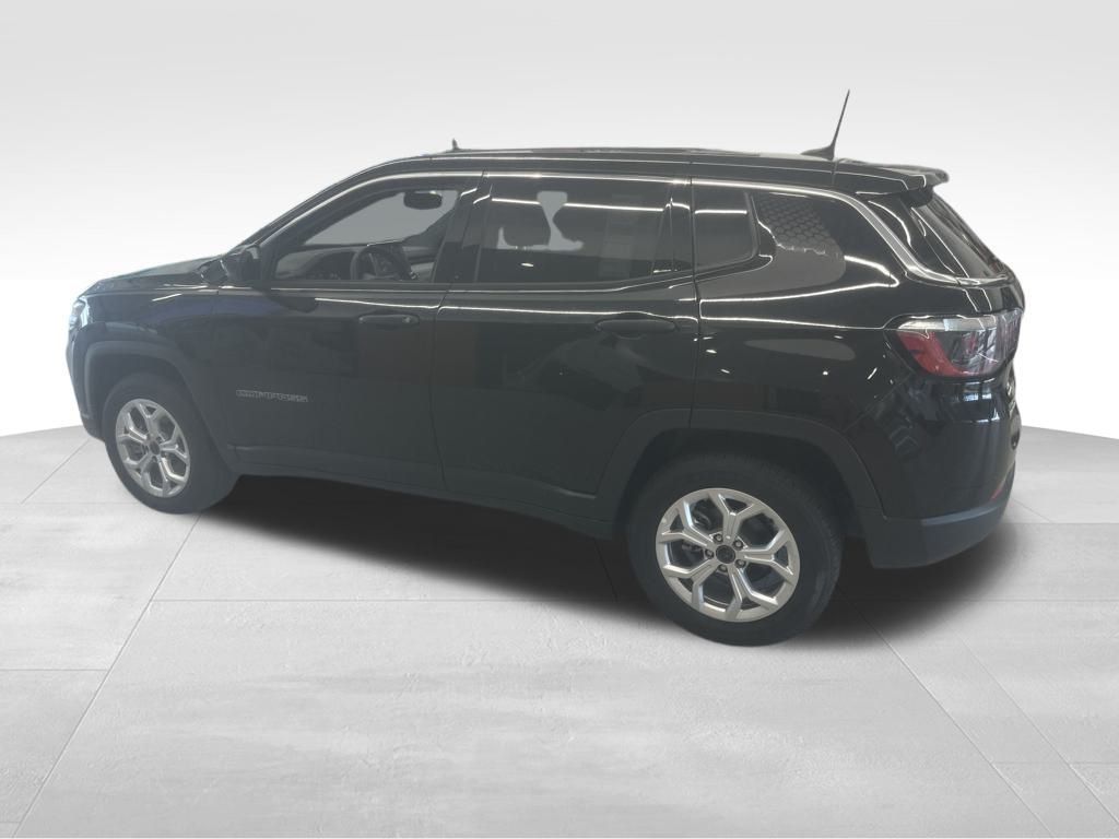 2025 Jeep Compass Sport photo 4