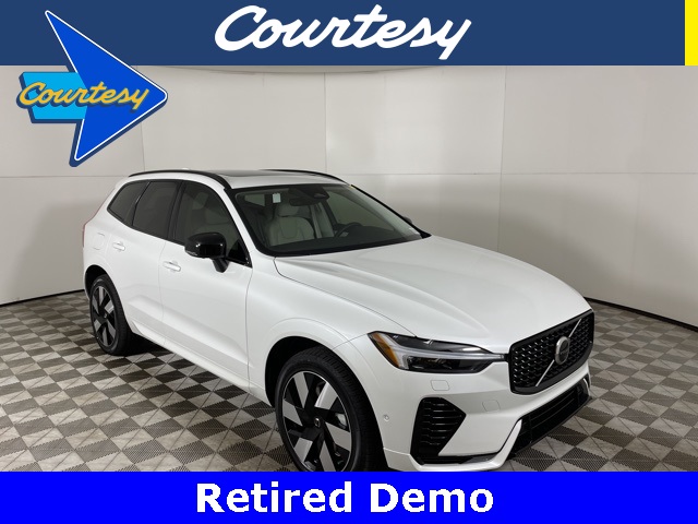 2025 Volvo XC60 Plus's photo