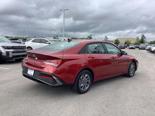 2025 Hyundai Elantra Hybrid Blue photo 4