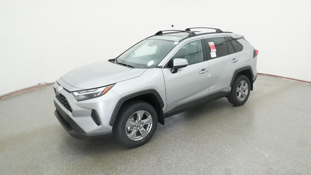 2025 Toyota RAV4 XLE's photo