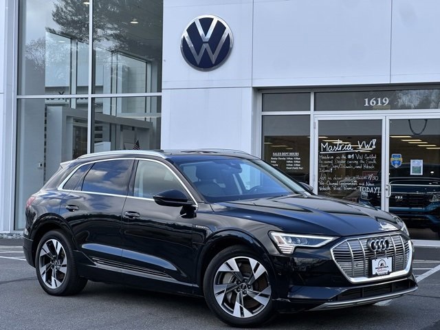 2023 Audi e-tron Premium Plus's photo