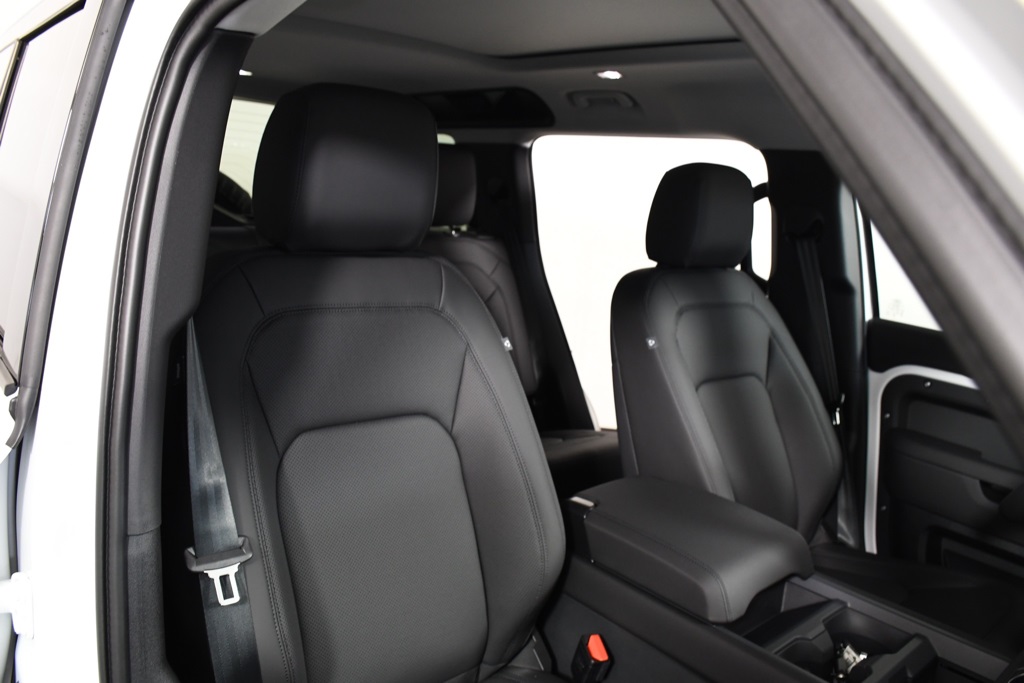 2025 Land Rover Defender 110 S photo 20