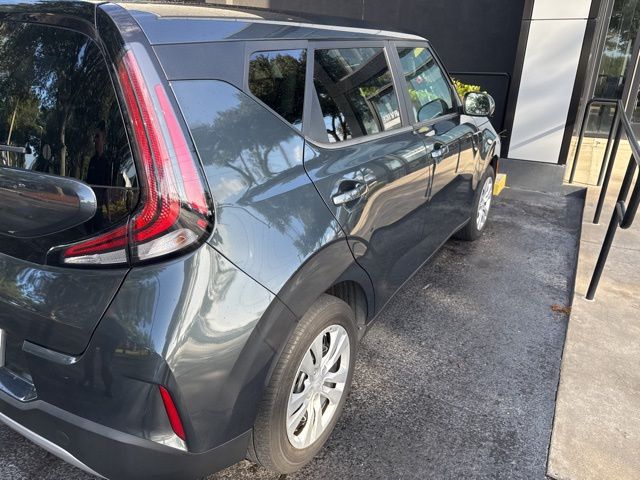 2023 Kia Soul LX photo 3