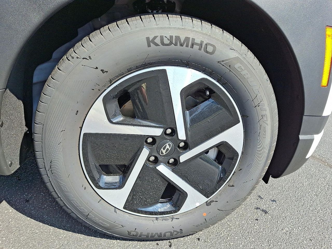 2026 Hyundai Ioniq SE photo 3