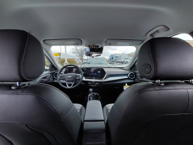 2025 Chevrolet Trax LT photo 13