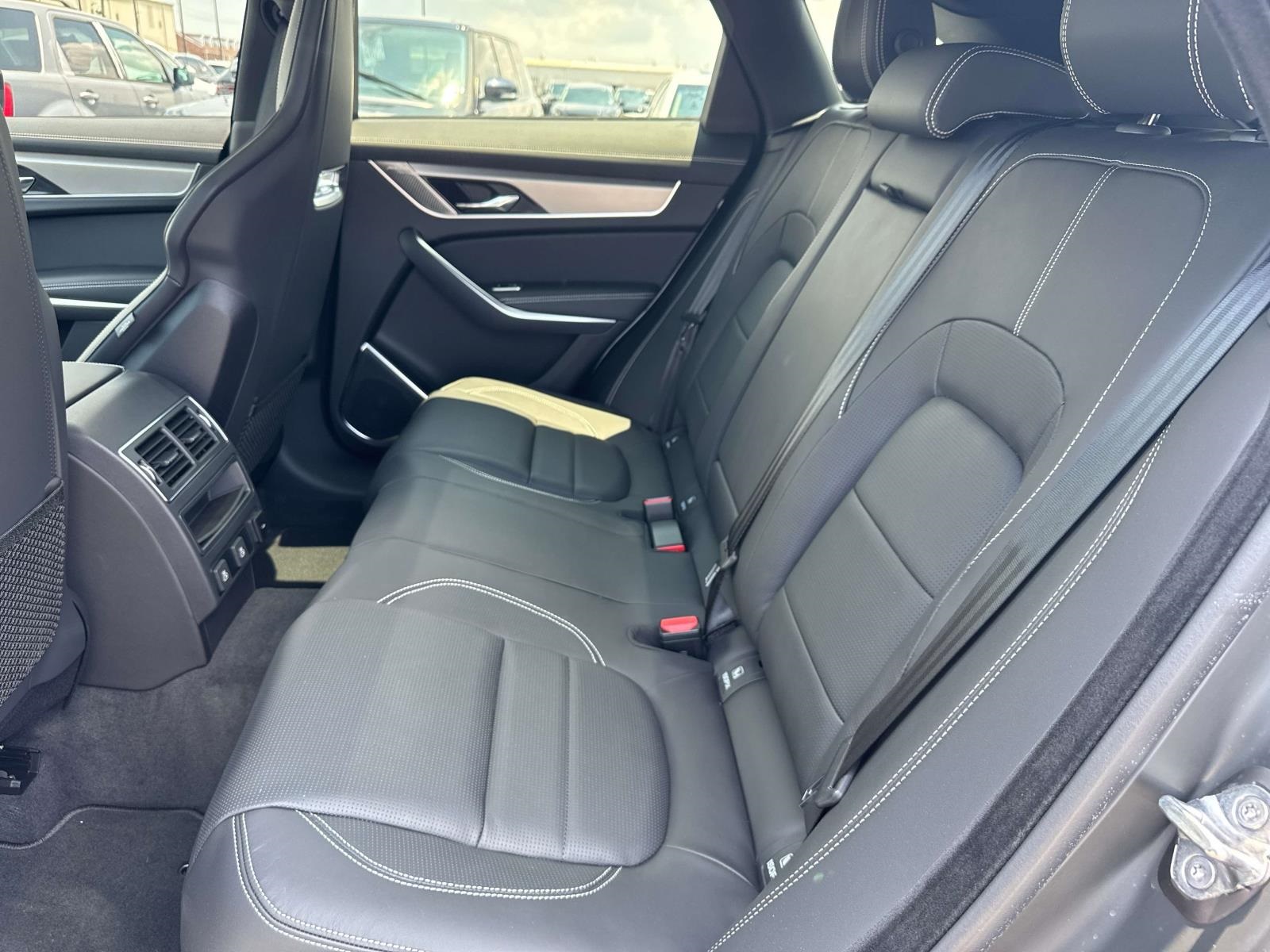 2026 Jaguar F-PACE P250 R-Dynamic S photo 8