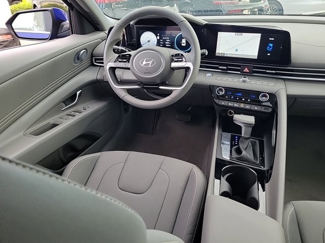 2025 Hyundai Elantra SEL Convenience photo 11