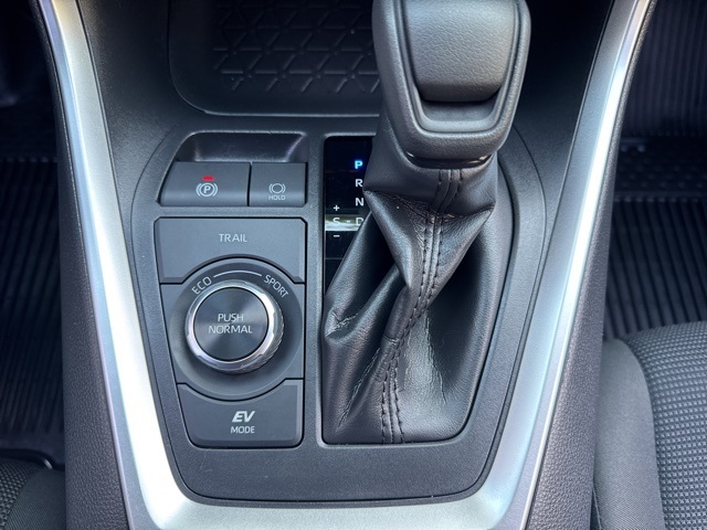 2022 Toyota RAV4 Hybrid LE photo 30