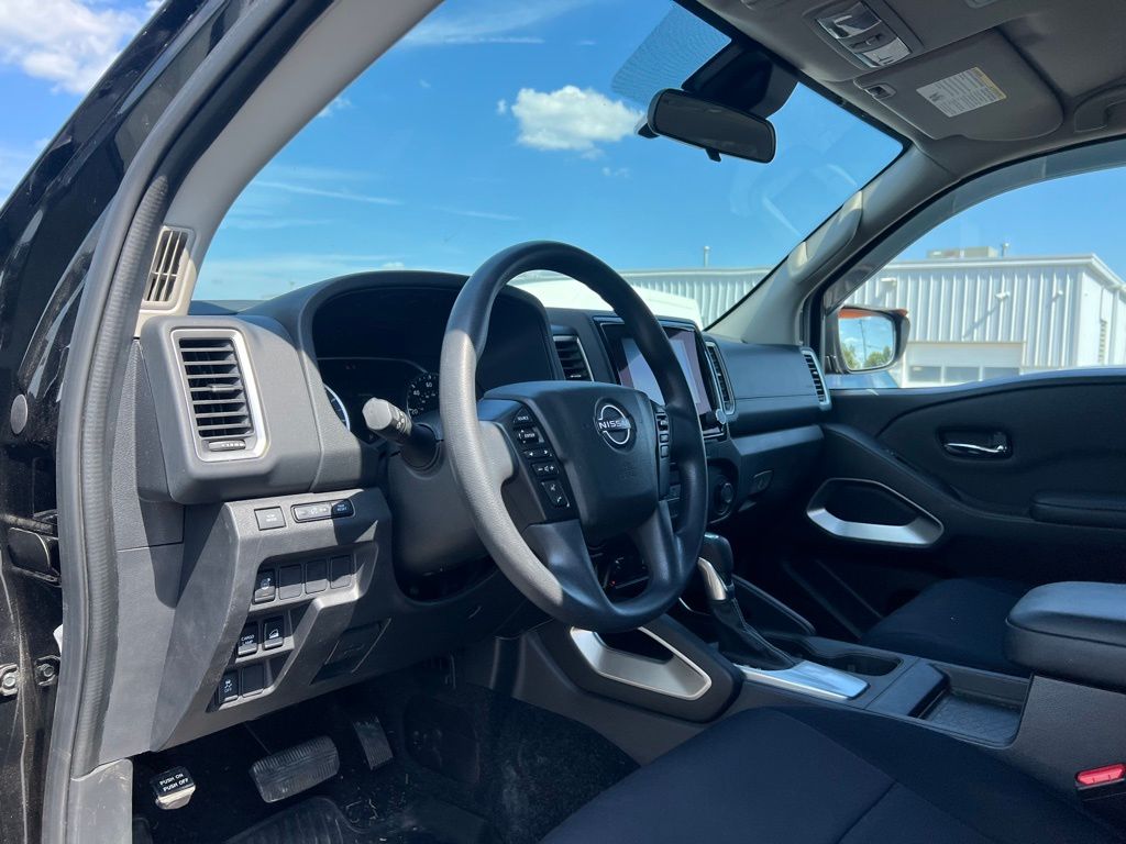 2022 Nissan Frontier SV photo 10