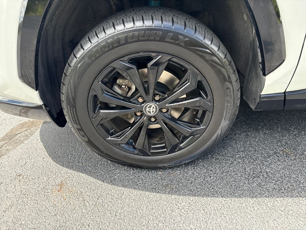 2022 Toyota RAV4 Hybrid XSE photo 27