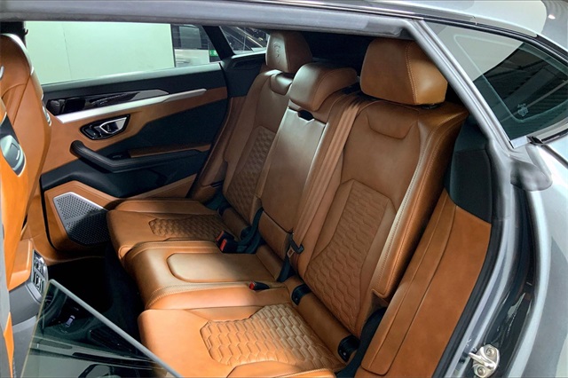 2019 Lamborghini Urus Base photo 21