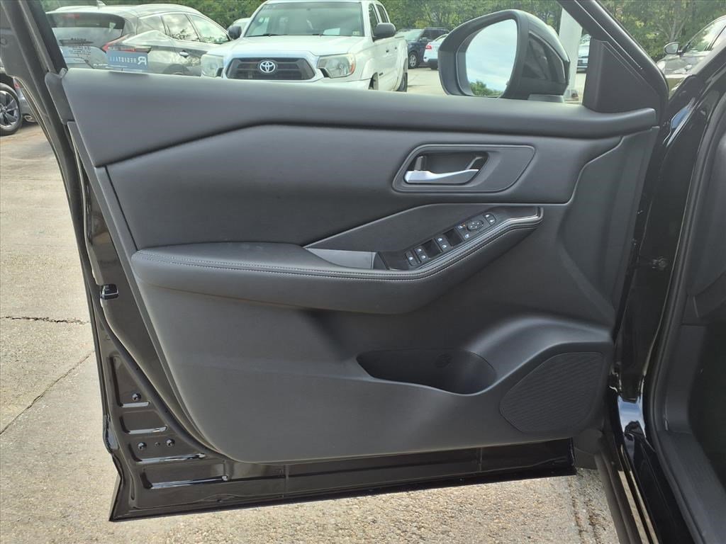 2026 Nissan Rogue SV photo 11