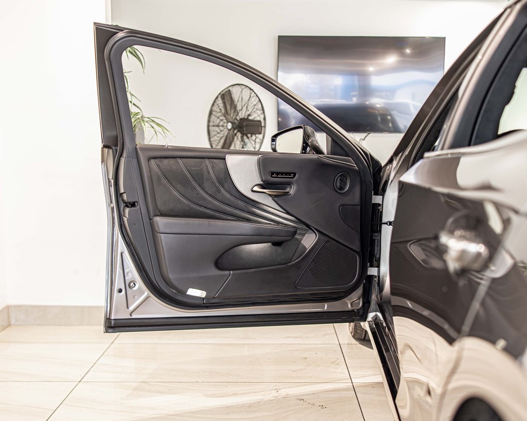 2022 LEXUS LS - Image 32