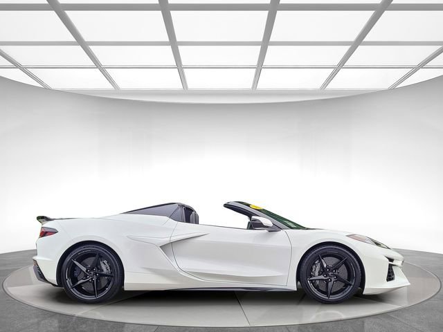 2025 Chevrolet Corvette E-Ray 2LZ photo 4