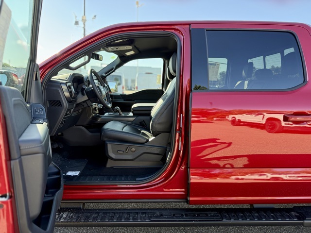 2025 Ford F-150 Lariat photo 13