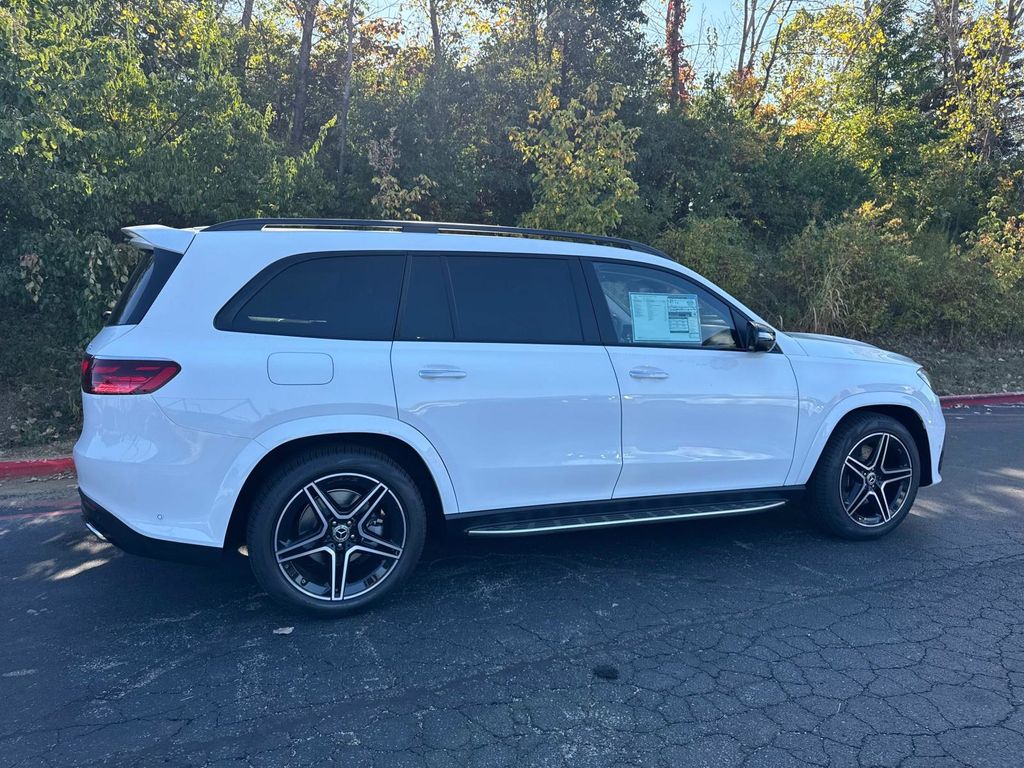 2026 Mercedes Benz GLS 450 4MATIC photo 5