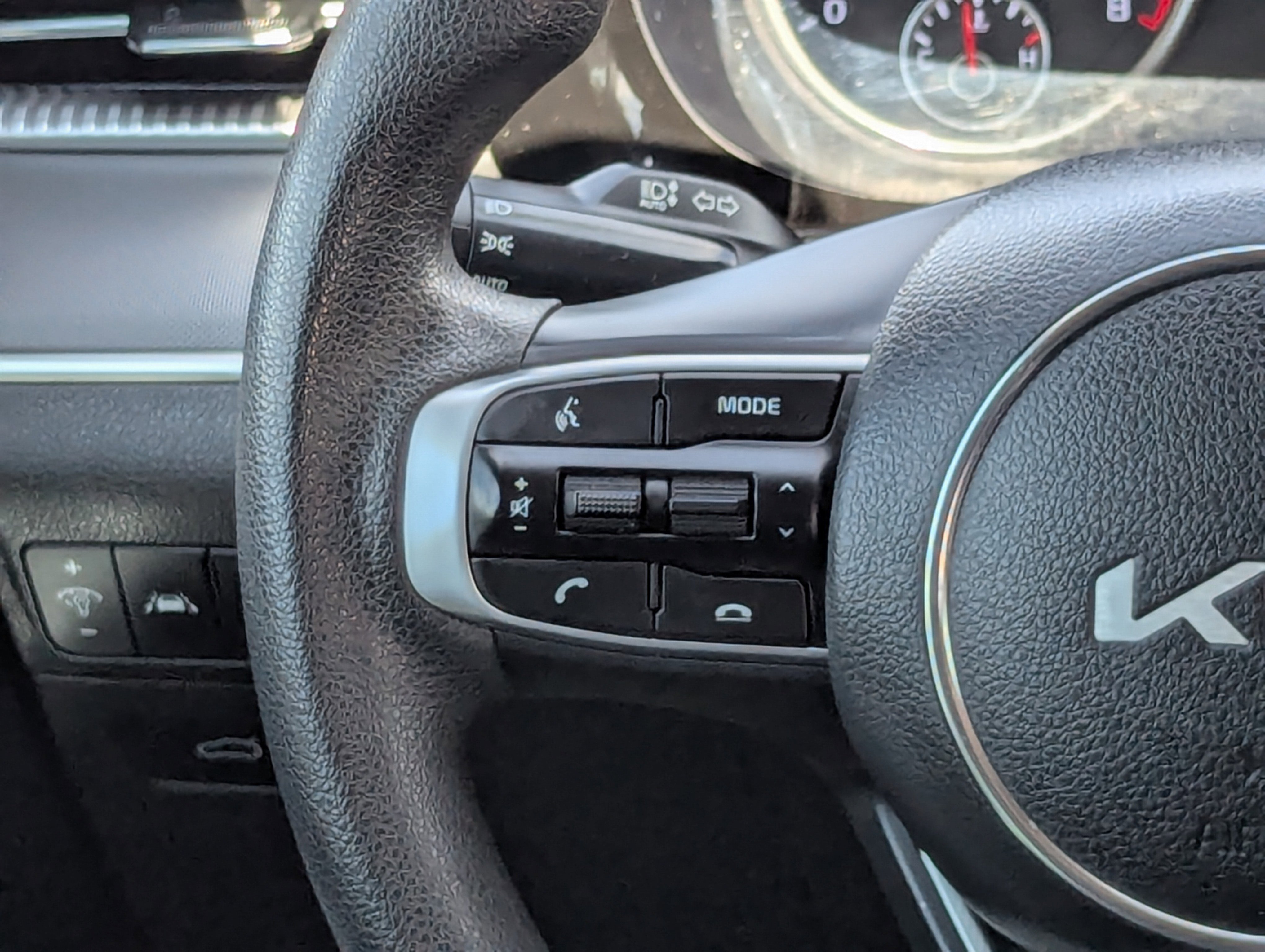2022 Kia K5 LXS photo 2