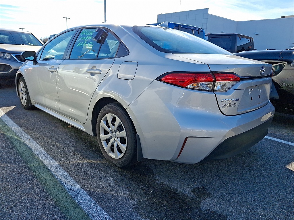 2023 Toyota Corolla LE photo 3