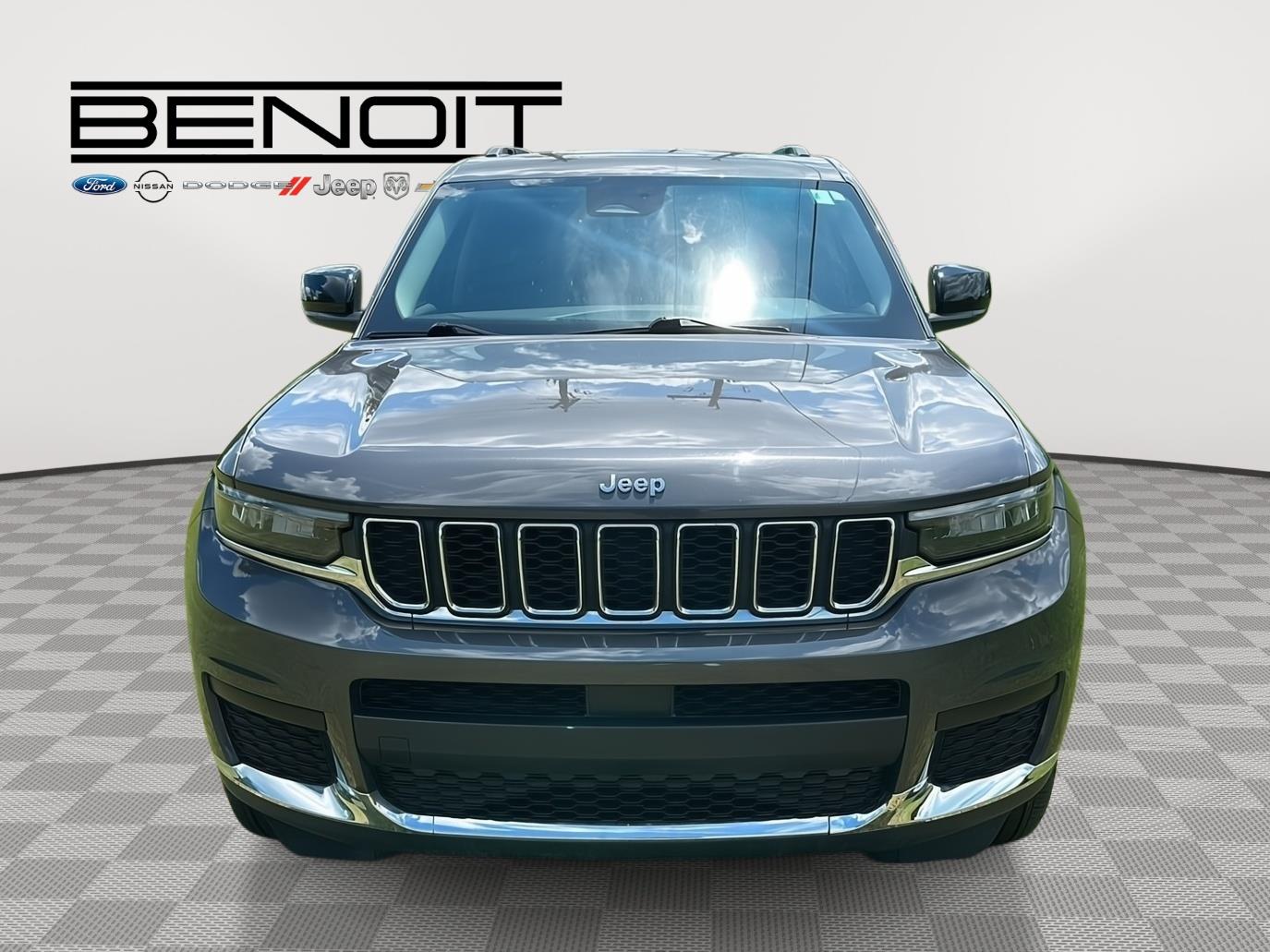 2023 Jeep Grand Cherokee Laredo photo 2